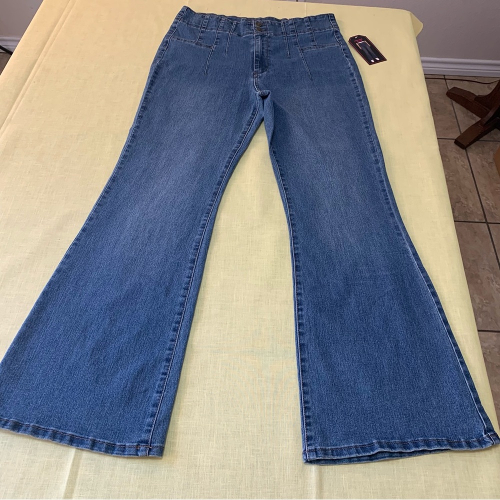 NWT No Boundaries flair leg, high rise blue jeans.